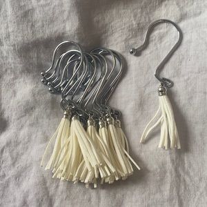 Tassel shower hooks